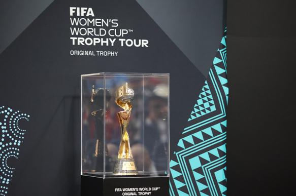 2023女足世界杯奖杯巡展中国站揭幕 马晓旭等亮相