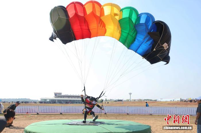 2025特技定点跳伞世界杯暨亚锦赛在吉安盛大开幕