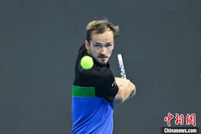 梅德韦杰夫辛纳首进中网决赛 半决赛逆转对手晋