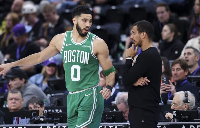 塔图姆爆发率队大胜黄蜂 绿军争冠阵容渐成形