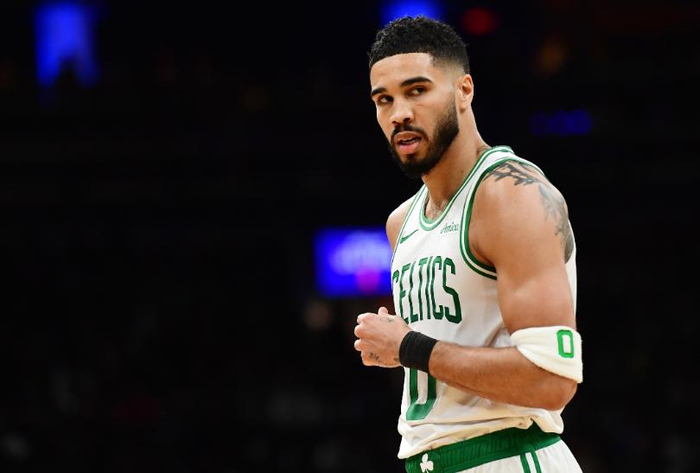 塔图姆爆发率队大胜黄蜂 绿军争冠阵容渐成形